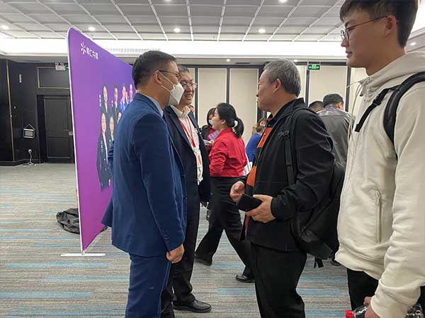 与重要客户或行业影响力人物合照-2